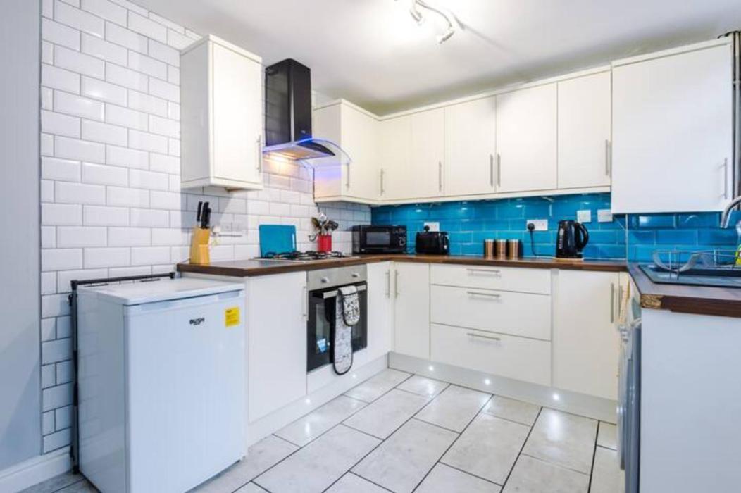 Anfield House 2 Bedroom 2 Mins From Anfield Stadium Sleeps 7 Liverpool Bagian luar foto